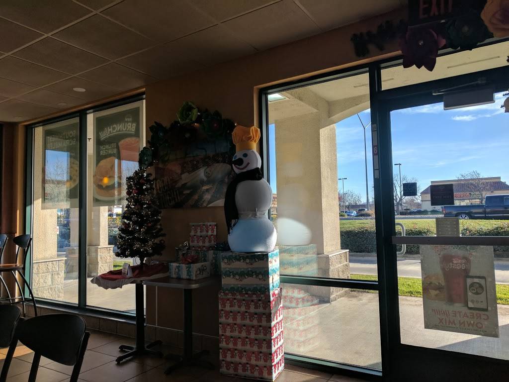 Jack in the Box | restaurant | 1935 W 11th St, Tracy, CA 95376, USA | 2098362087 OR +1 209-836-2087