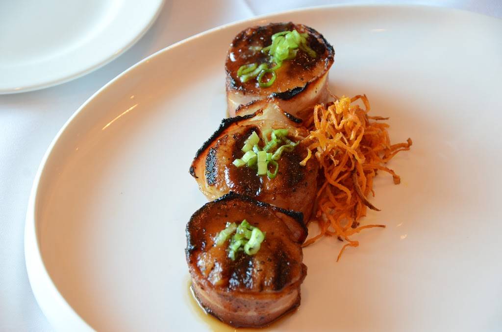 Bass Street Chop House | restaurant | 1601 River Dr Ste 100, Moline, IL 61265, USA | 3097624700 OR +1 309-762-4700