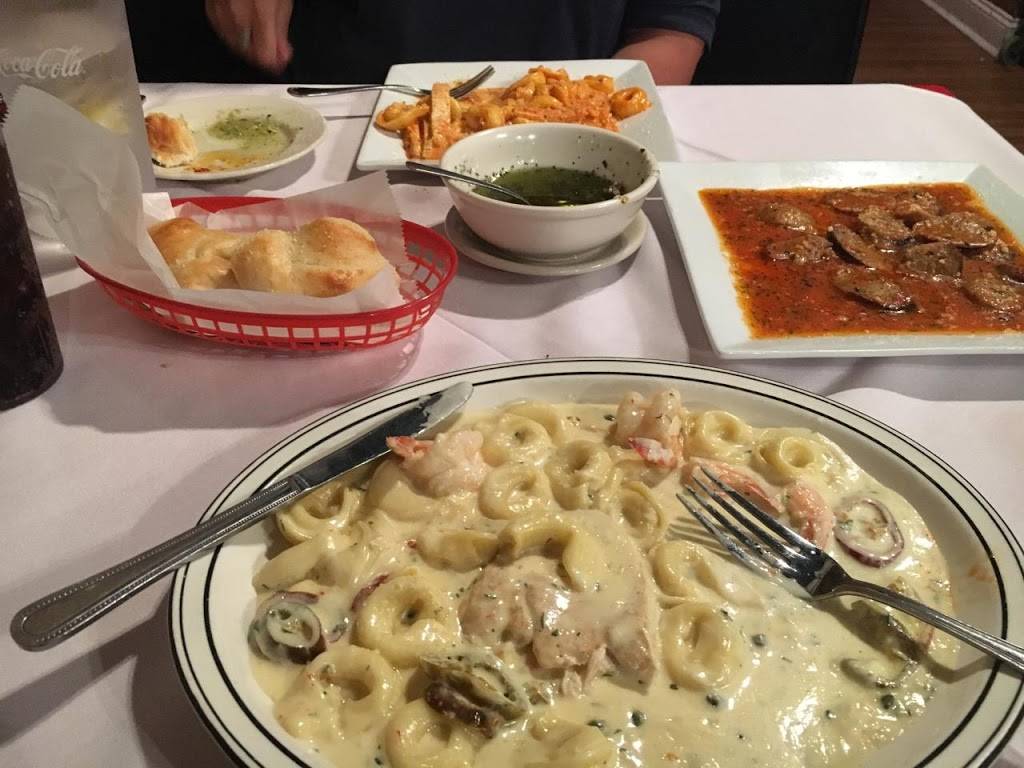 Luigis Italian Restaurant | restaurant | 124 E 9th Ave, Winfield, KS 67156, USA | 6204022880 OR +1 620-402-2880