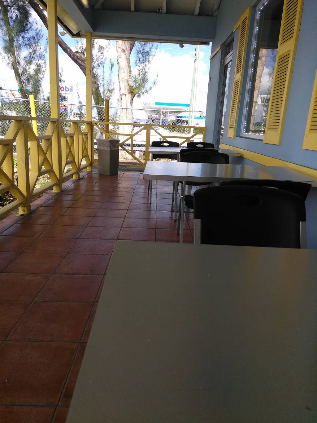 Snappers Seafood & Chicken | restaurant | 13565 NW 27th Ave, Opa-locka, FL 33054, USA | 3056876539 OR +1 305-687-6539