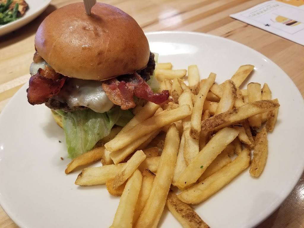 Applebees Grill + Bar | restaurant | 43545 10th St W, Lancaster, CA 93534, USA | 6619426410 OR +1 661-942-6410