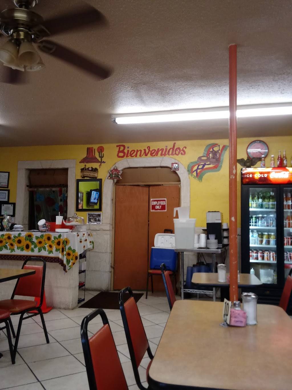 La Reina Del Sur Mexican Restaurant #2 | restaurant | 2218 N Zarzamora St, San Antonio, TX 78201, USA | 2107360332 OR +1 210-736-0332