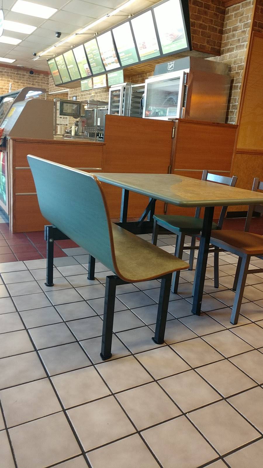 Subway | restaurant | 21415 TN-22, Wildersville, TN 38388, USA | 7319673552 OR +1 731-967-3552