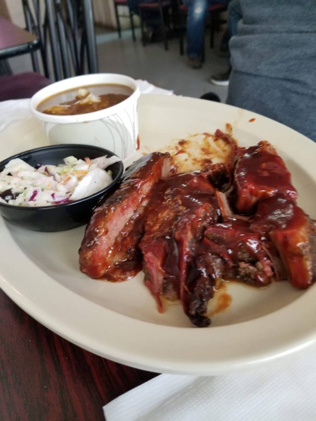 Stewartstown Smokehouse And Beer Barn | restaurant | 9 N Hill St, Stewartstown, PA 17363, USA | 7179932003 OR +1 717-993-2003