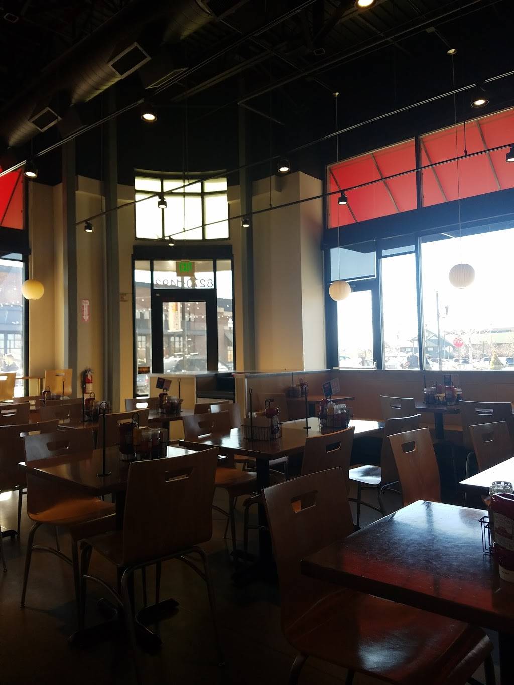 Red Robin Gourmet Burgers and Brews | restaurant | 8270 E Northfield Blvd Unit 1493, Denver, CO 80238, USA | 7202142747 OR +1 720-214-2747