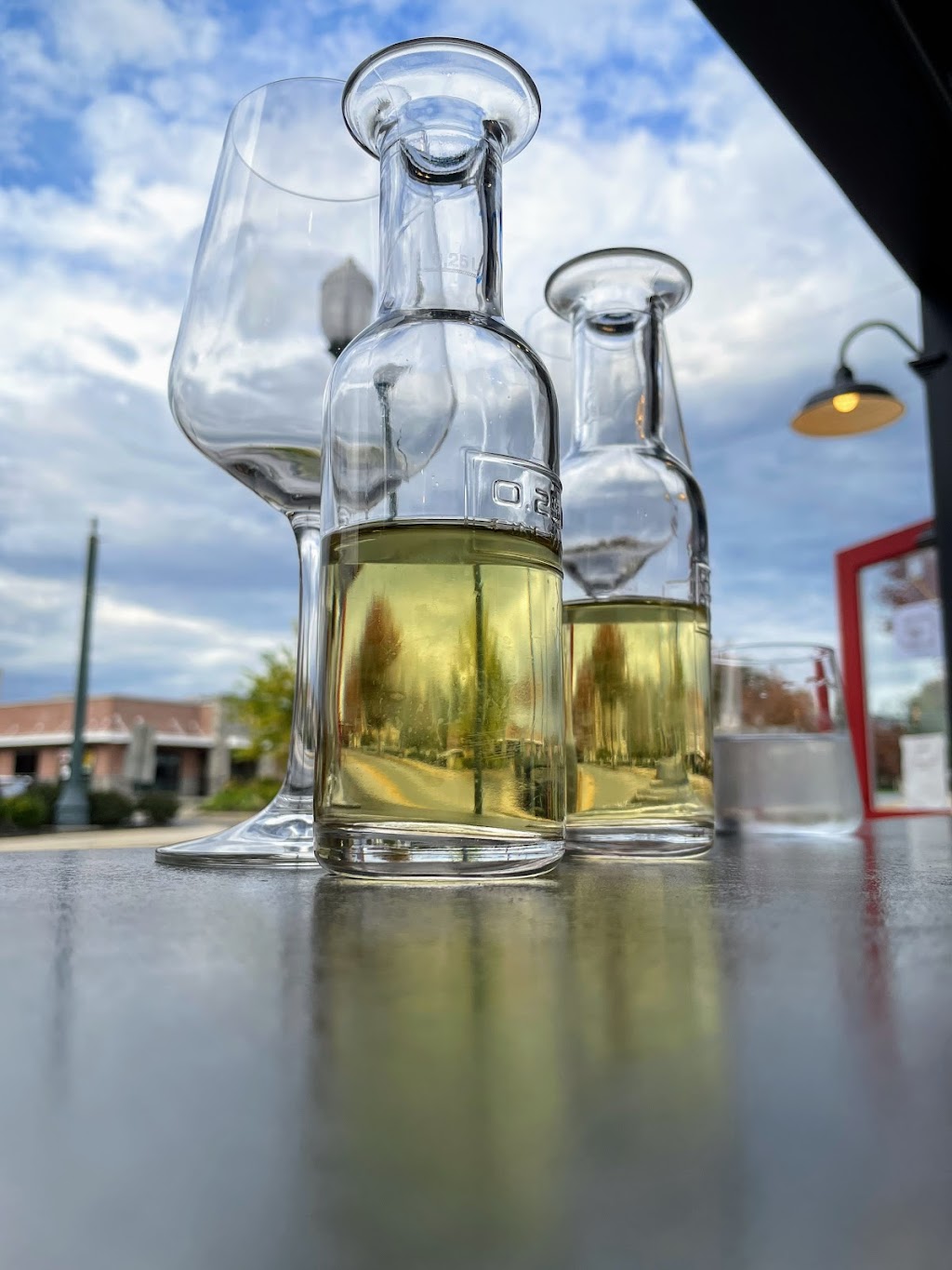 R Five Wines | restaurant | 206 E Lancaster Ave, Downingtown, PA 19335, USA | 4843644504 OR +1 484-364-4504