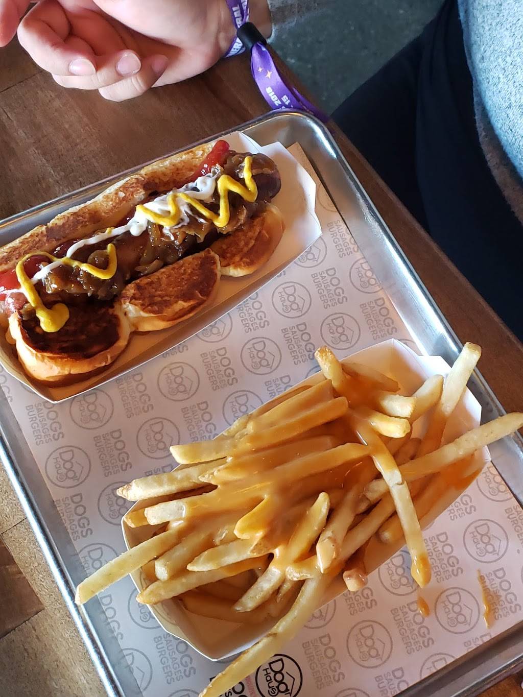 Dog Haus NoHo | restaurant | 4929 Lankershim Blvd, North Hollywood, CA 91601, USA | 8185051033 OR +1 818-505-1033