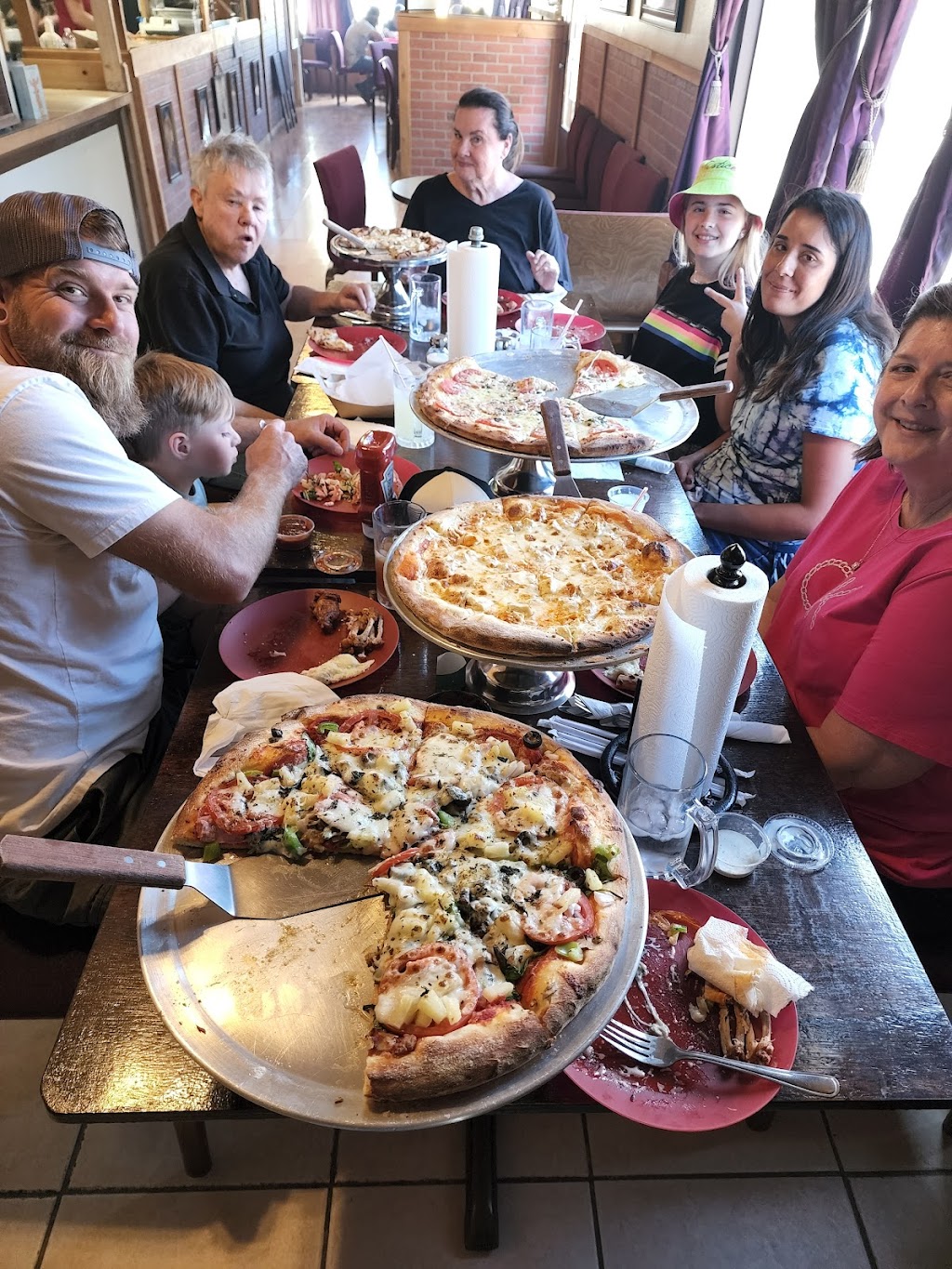 Tomatoes Pizza Pie | restaurant | 10 Main St, Marysvale, UT 84750, USA | 4353264444 OR +1 435-326-4444