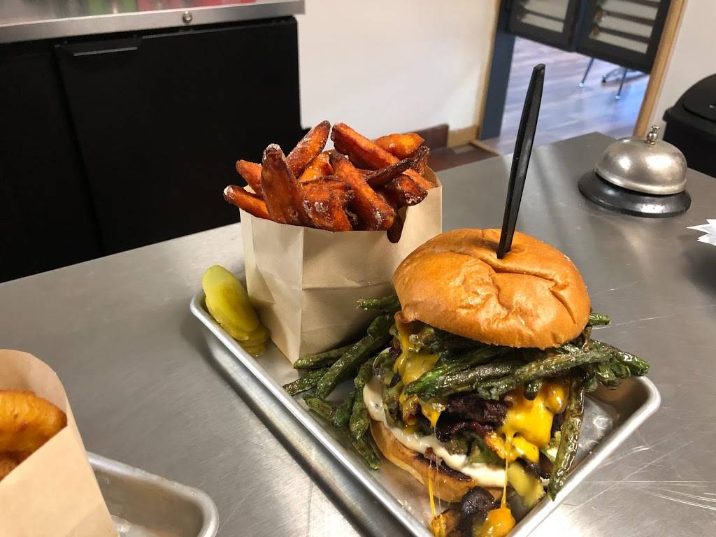 The Dive Burgers and Brews | restaurant | 5050 Rocklin Rd a11, Rocklin, CA 95677, USA | 9168241411 OR +1 916-824-1411