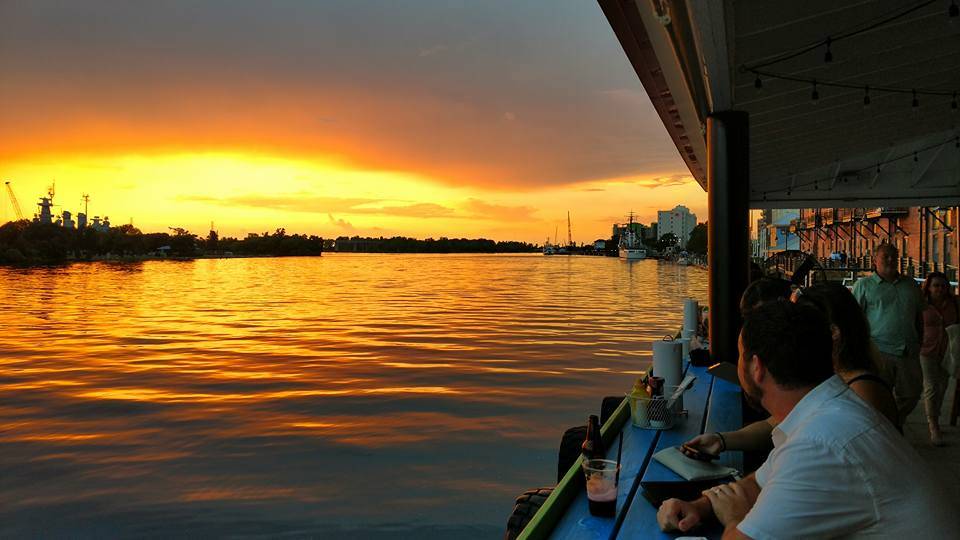 Anne Bonnys Bar and Grill | restaurant | 106 S Water St, Wilmington, NC 28401, USA | 9103997212 OR +1 910-399-7212