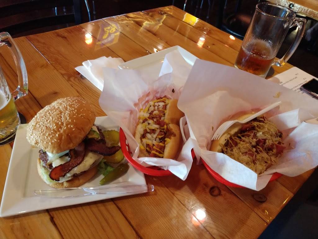 The Dog House | restaurant | 4111 N Viking Way, Long Beach, CA 90808, USA | 5629824081 OR +1 562-982-4081