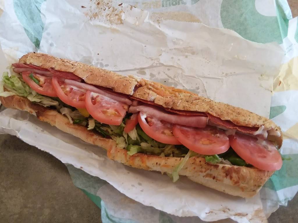 Subway | restaurant | 922 E Main St, Winneconne, WI 54986, USA | 9205827752 OR +1 920-582-7752