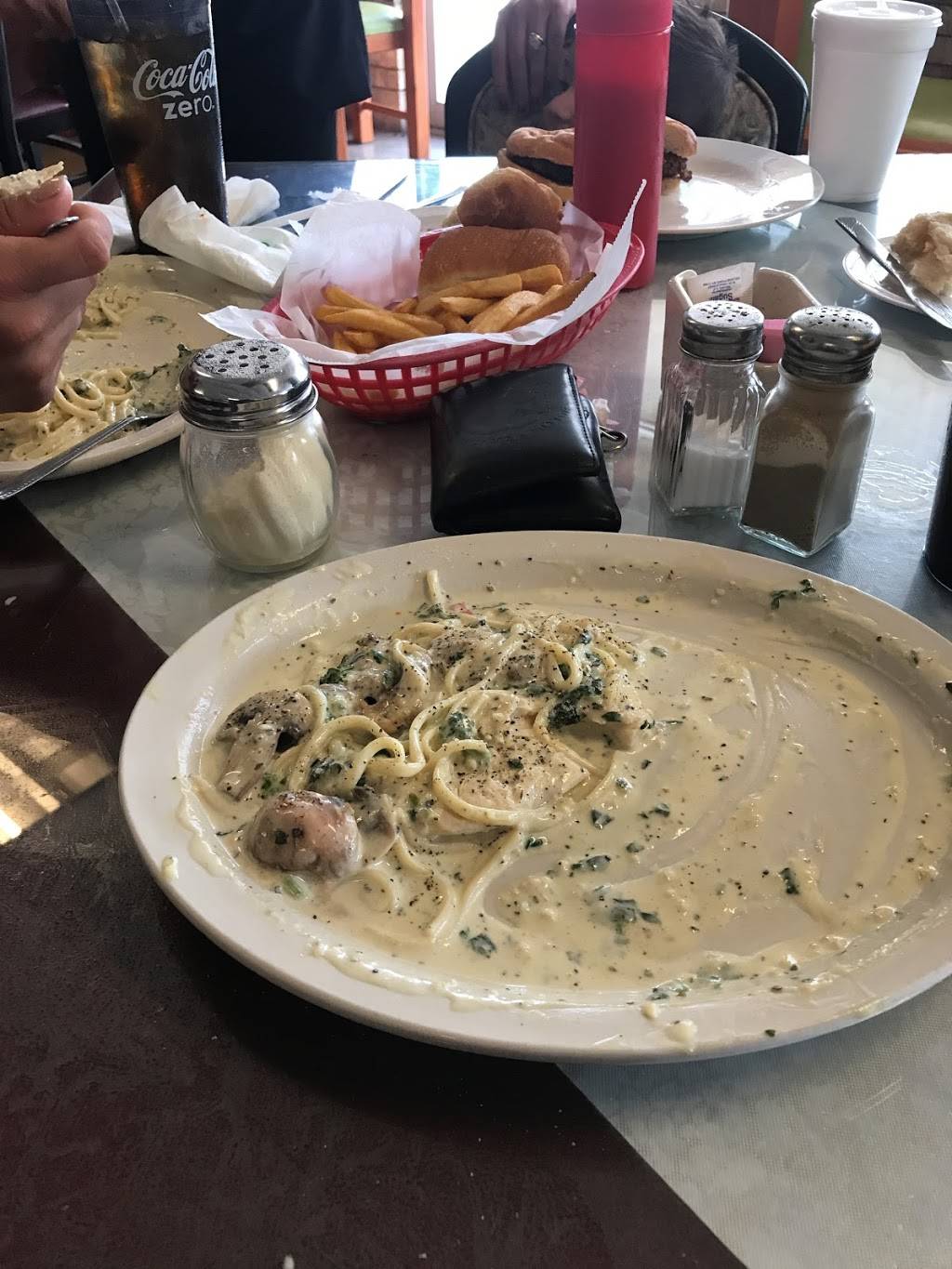 Casa Italiana | restaurant | 305 SW Main St, Ennis, TX 75119, USA | 9728756944 OR +1 972-875-6944