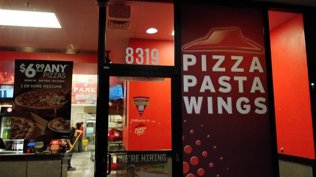 Pizza Hut | meal delivery | 8319 W 135th St, Overland Park, KS 66223, USA | 9134027280 OR +1 913-402-7280