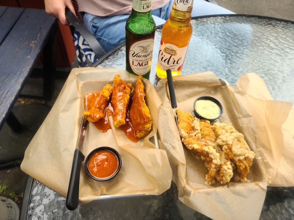 Stickyz RocknRoll Chicken Shack | restaurant | 107 River Market Ave, Little Rock, AR 72201, USA | 5013727707 OR +1 501-372-7707