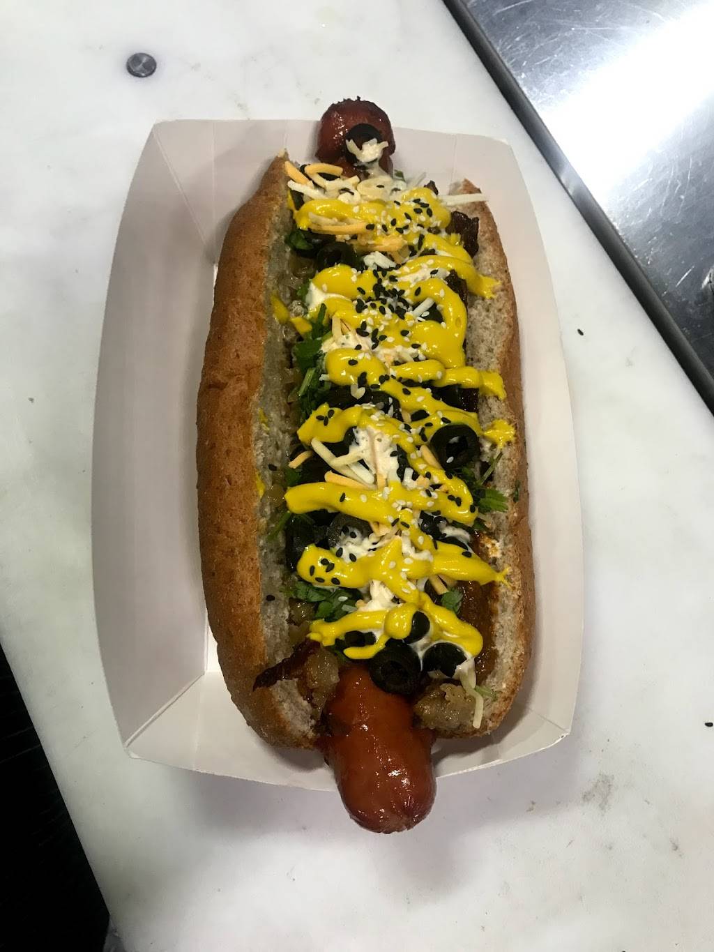 Empire hot dog | restaurant | 1400 Ocean Ave, Santa Monica, CA 90401, USA | 7866124267 OR +1 786-612-4267