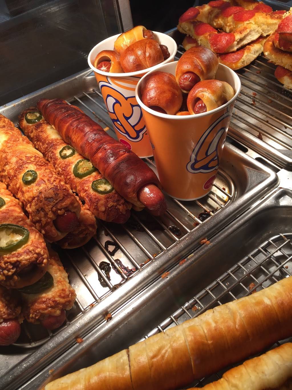 Auntie Annes | cafe | 510 Great Mall Dr, Milpitas, CA 95035, USA | 4089341165 OR +1 408-934-1165