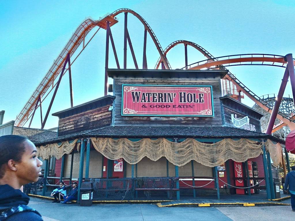 Watering Hole | restaurant | 1 Great America Parkway, Gurnee, IL 60031, USA | 8472491776 OR +1 847-249-1776