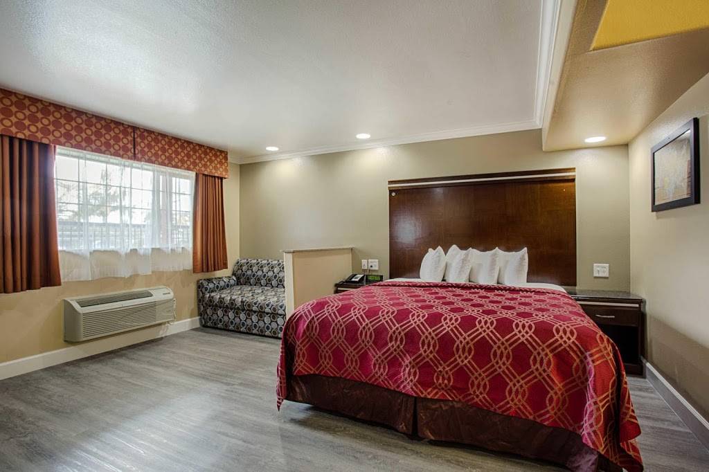 Econo Lodge Inn & Suites Near Legoland | restaurant | 3666 Pio Pico Dr, Carlsbad, CA 92008, USA | 7607294941 OR +1 760-729-4941