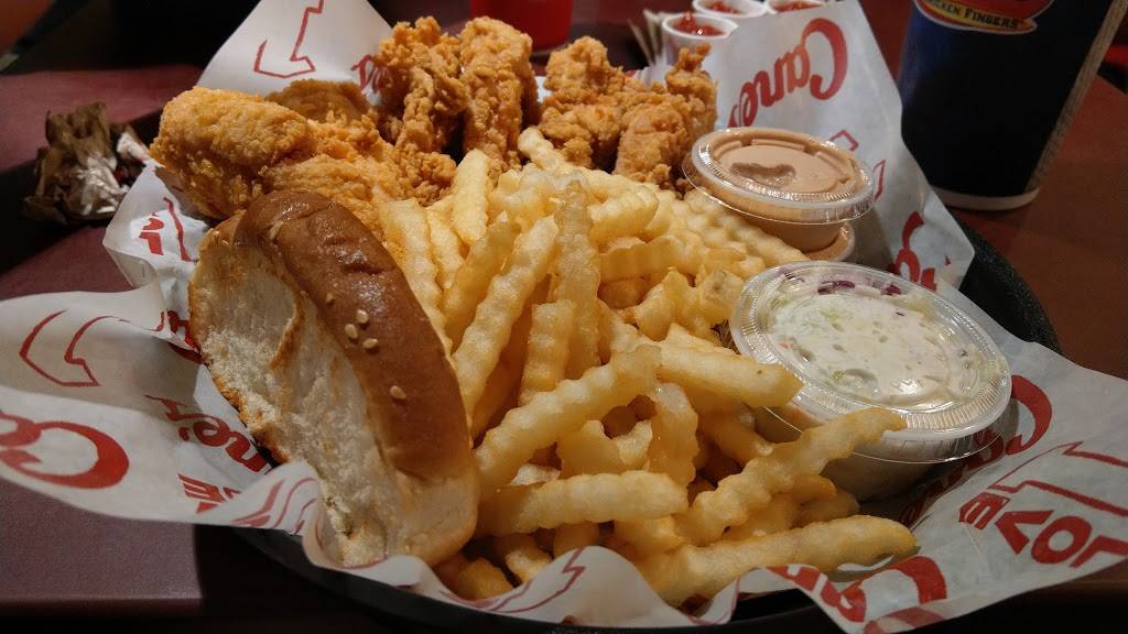 Raising Canes Chicken Fingers | meal takeaway | 2255 W Northwest Hwy, Dallas, TX 75220, USA | 2143537141 OR +1 214-353-7141