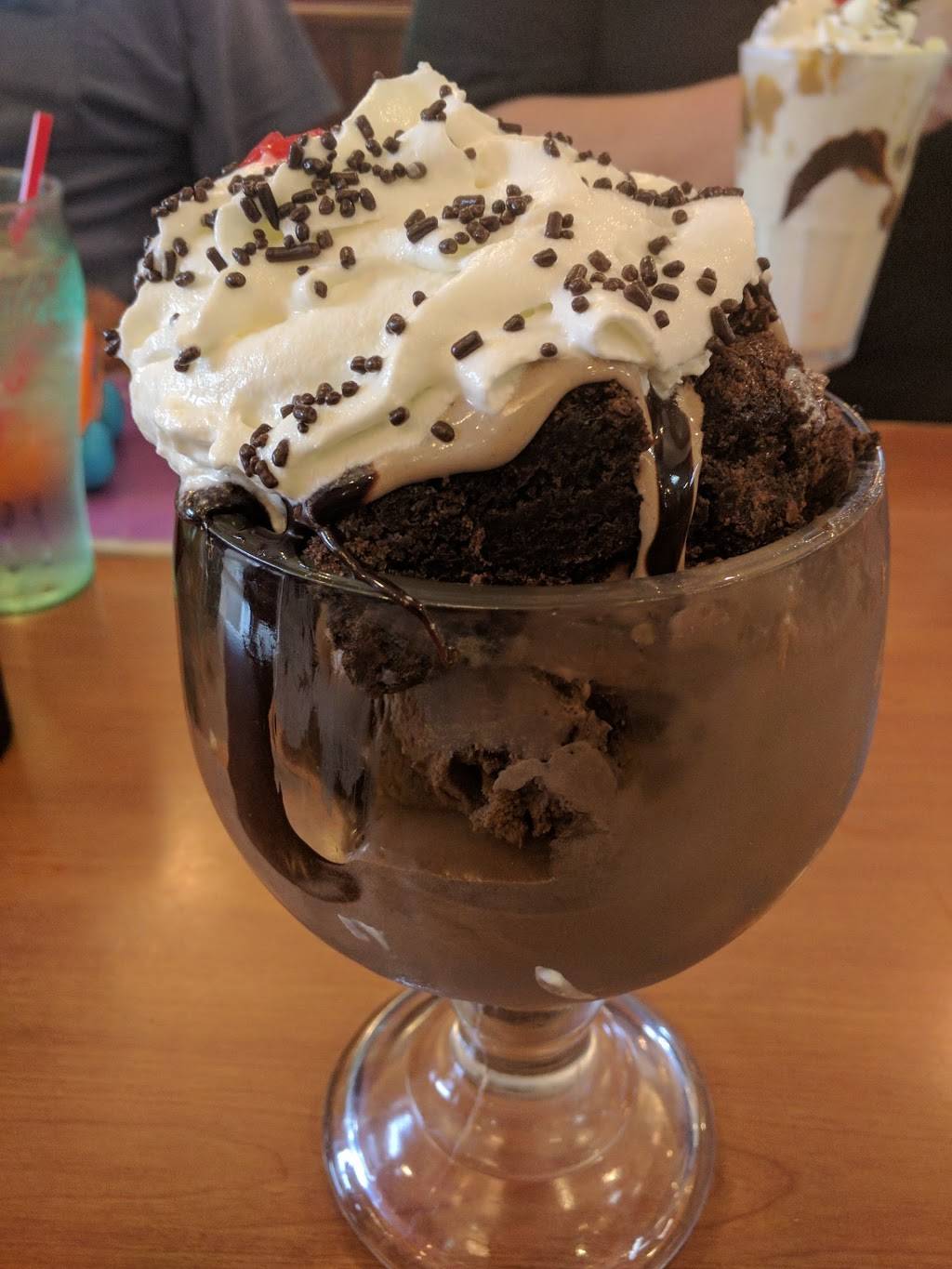 Friendlys | restaurant | 1655 Columbia Ave, Lancaster, PA 17603, USA | 7173925271 OR +1 717-392-5271