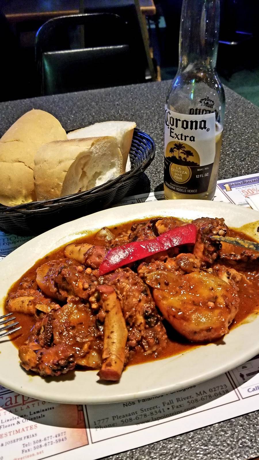 O Gil’s Restaurant and Bar | night club | 915 County St, Fall River, MA 02723, USA | 5086737250 OR +1 508-673-7250