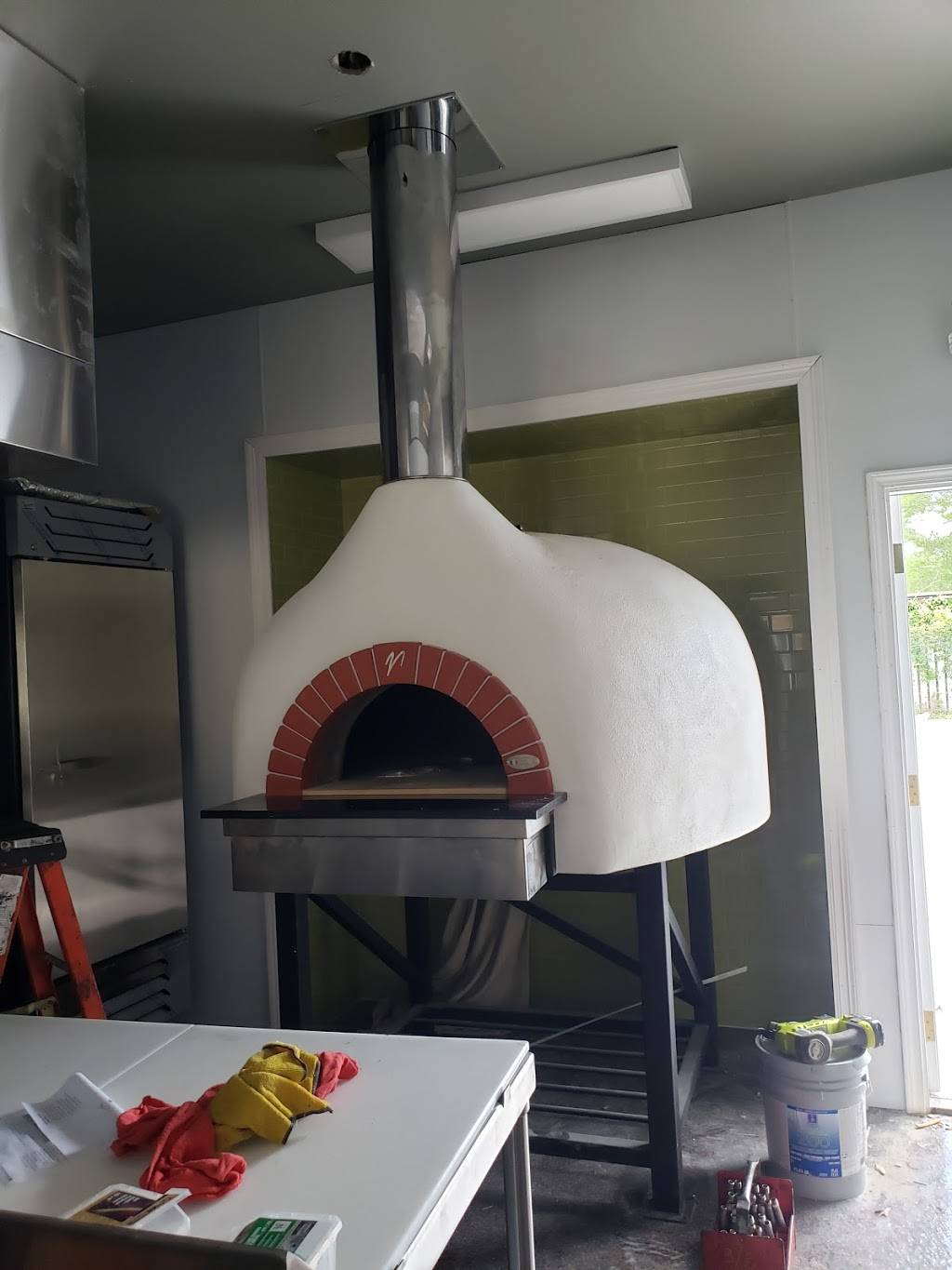 Pour House Pizza and Beer Garden | restaurant | 505 W Thomas St, Hammond, LA 70401, USA | 9854023826 OR +1 985-402-3826