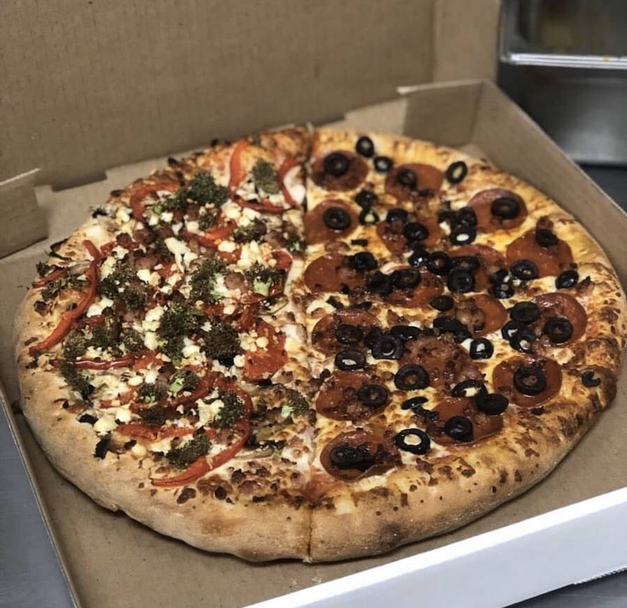 Hi-Line Centre Pizza & Wings(Official) | restaurant | 1150 King St E, Hamilton, ON L8M 1E8, Canada | 9055457444 OR +1 905-545-7444