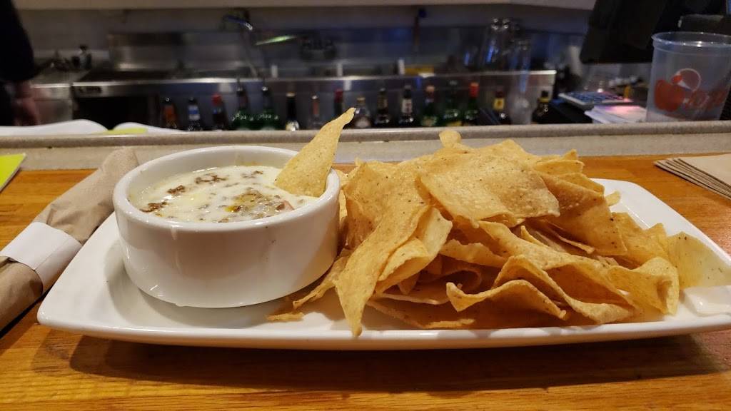 Applebees Grill + Bar | restaurant | 1125 E Main St, Carbondale, IL 62901, USA | 6185295715 OR +1 618-529-5715