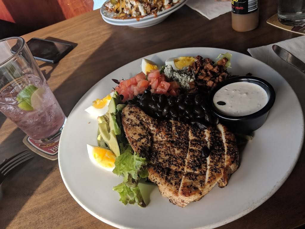 Peters Bar and Grill | restaurant | 5701 NE Fremont St #3264, Portland, OR 97213, USA | 5034600544 OR +1 503-460-0544