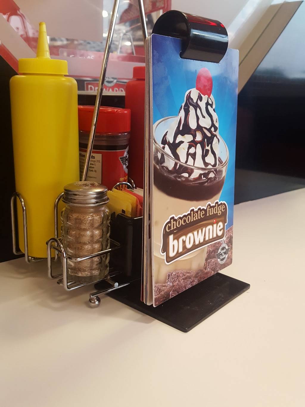 Steak n Shake | restaurant | 4640 Chippewa, St. Louis, MO 63116, USA | 3144806566 OR +1 314-480-6566