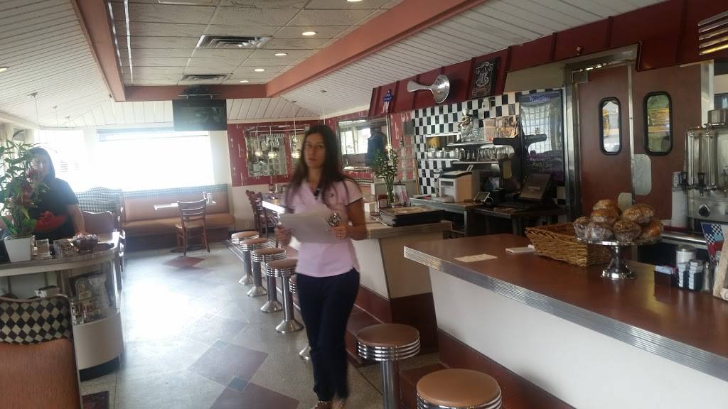 Rochelle Park Diner and Grill | restaurant | 222 Rochelle Ave, Rochelle Park, NJ 07662, USA | 2013669469 OR +1 201-366-9469