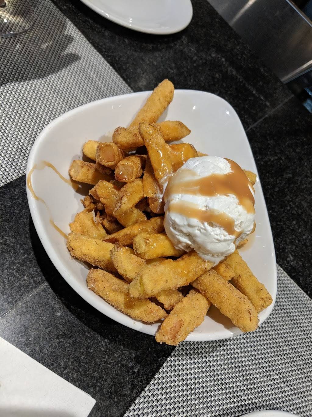 Burtons Grill & Bar | restaurant | 21434 Epicerie Plaza, Sterling, VA 20164, USA | 5716655700 OR +1 571-665-5700