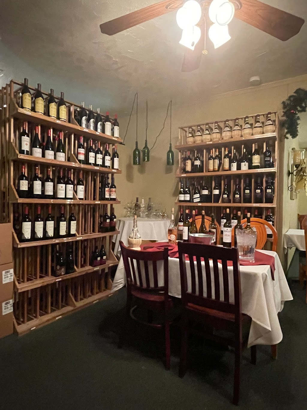 Mattinas Ristorante Italiano | restaurant | 318 E Oak St, Kingman, AZ 86401, USA | 9287537504 OR +1 928-753-7504