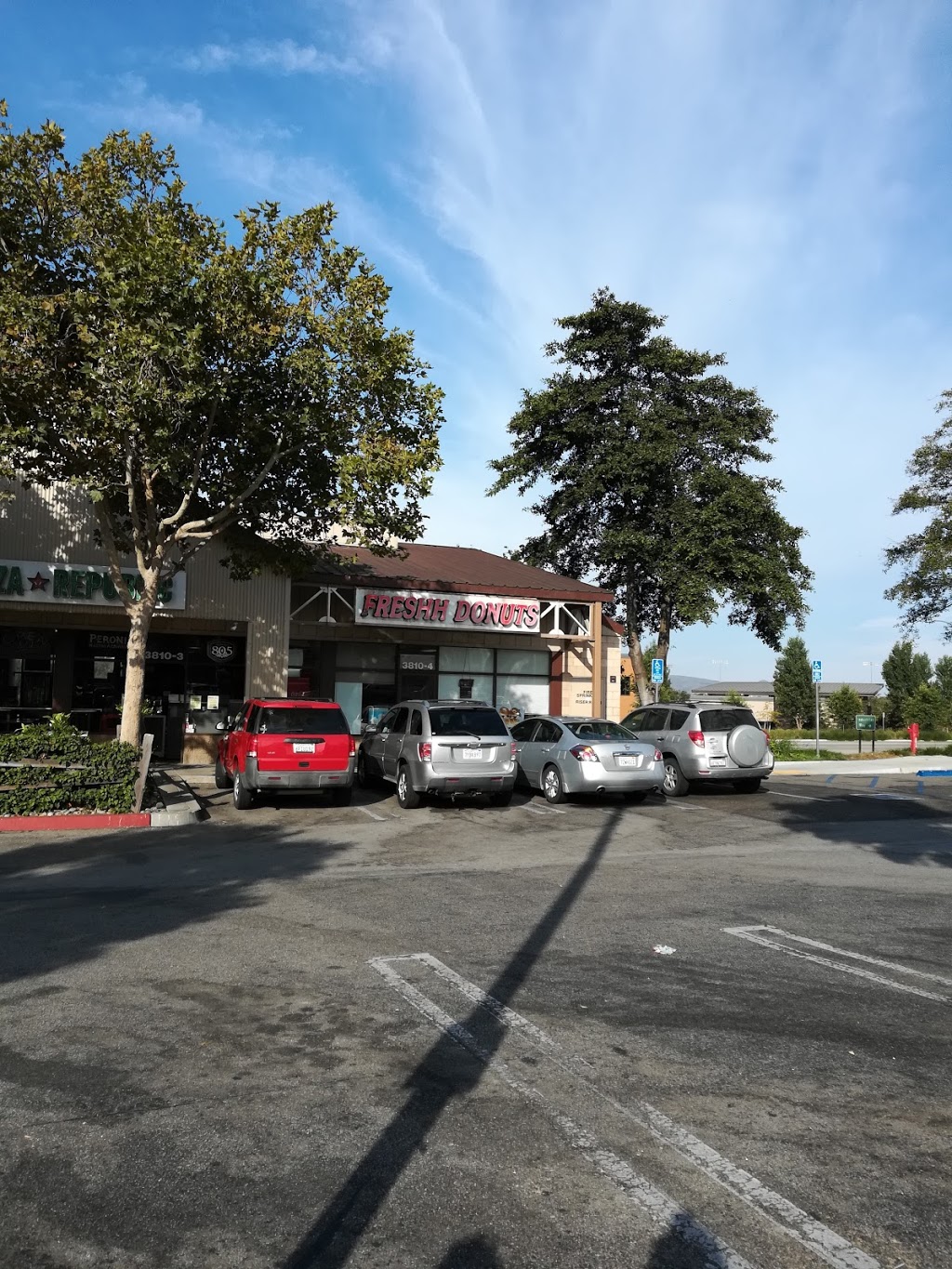 Freshh Donuts | bakery | 3810 Broad St # 4, San Luis Obispo, CA 93401, USA | 8057831244 OR +1 805-783-1244