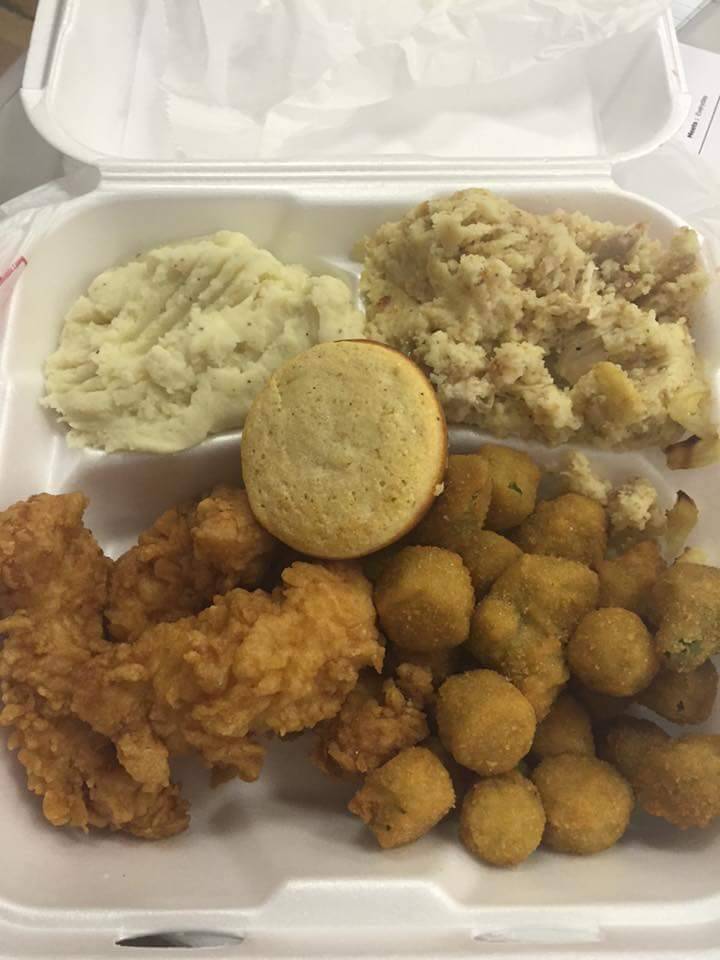 Larry Melvyns Restaurant | restaurant | 2361 Notasulga Rd, Tallassee, AL 36078, USA | 3342520799 OR +1 334-252-0799