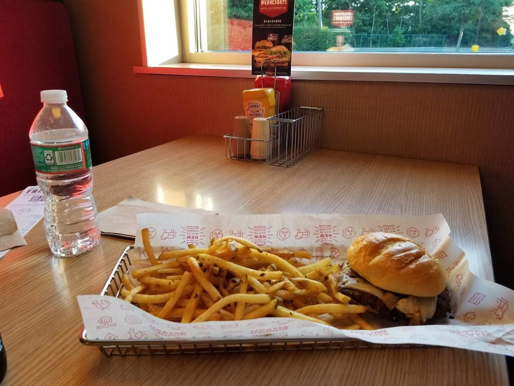 Smashburger | restaurant | 975 Route 1 South, North Brunswick Township, NJ 08902, USA | 7322758177 OR +1 732-275-8177