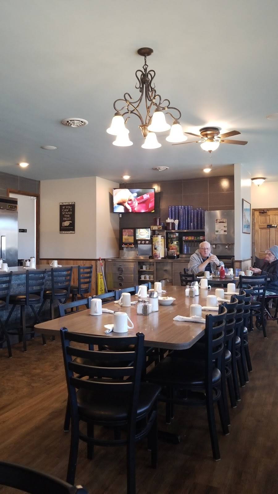 Coffee Cup Family Restaurant | restaurant | 628 W Railroad Ave, Princeton, IL 61356, USA | 8158751233 OR +1 815-875-1233