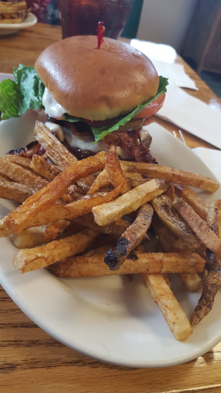 Bobby Ks Roadside Cafe | restaurant | 4099 Kings Hwy, Colonial Beach, VA 22443, USA | 8042247578 OR +1 804-224-7578