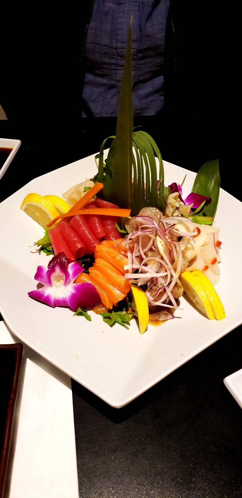 Sake Sushi Bar Lounge | restaurant | 2270 Honolulu Ave, Montrose, CA 91020, USA | 8182497253 OR +1 818-249-7253