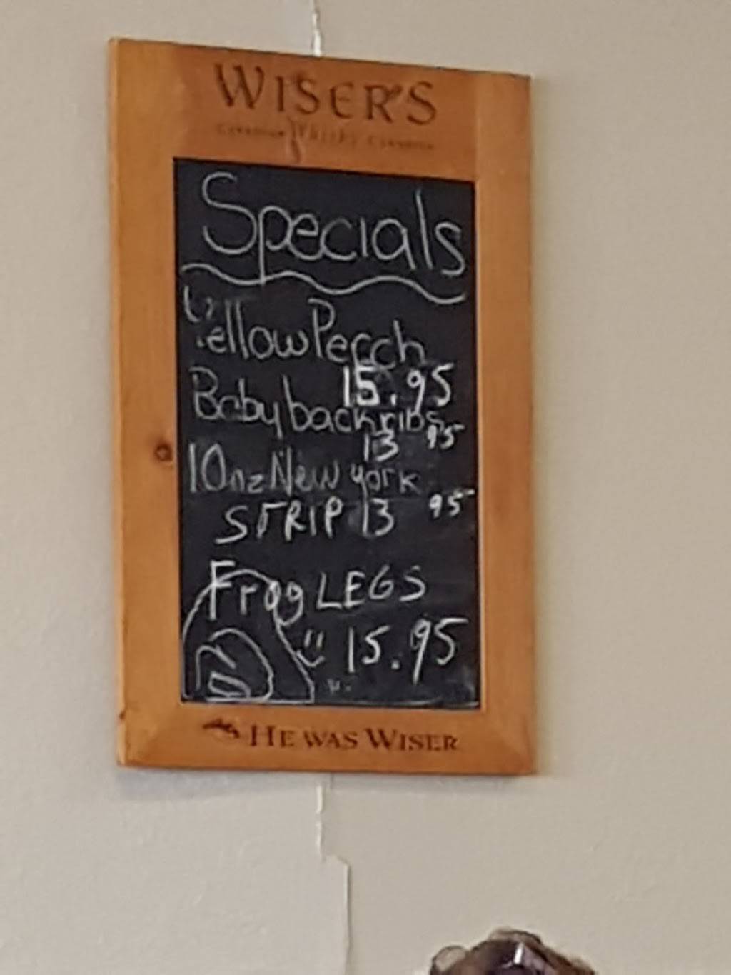 Ednas Restaurant | restaurant | 592 Notre Dame St, Belle River, ON N0R 1A0, Canada | 5197284462 OR +1 519-728-4462