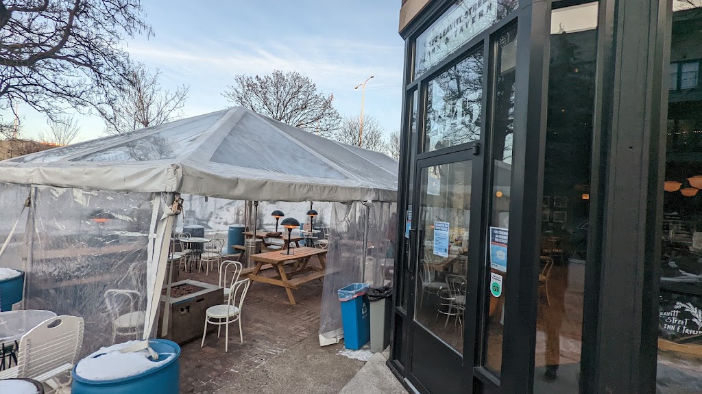 The Leavitt Street Inn & Tavern | restaurant | 2345 N Leavitt St, Chicago, IL 60647, USA | 7736619639 OR +1 773-661-9639