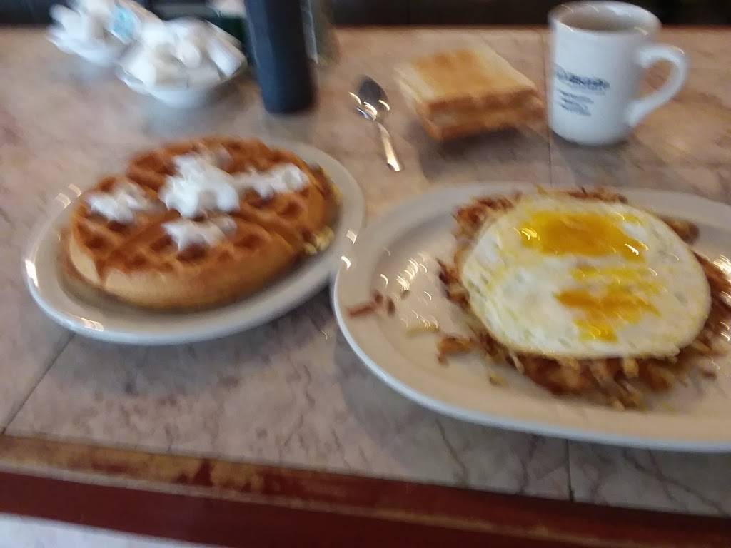 Eagles Nest Family Restaurant | restaurant | 117 E Bethalto Dr, Bethalto, IL 62010, USA | 6183770697 OR +1 618-377-0697