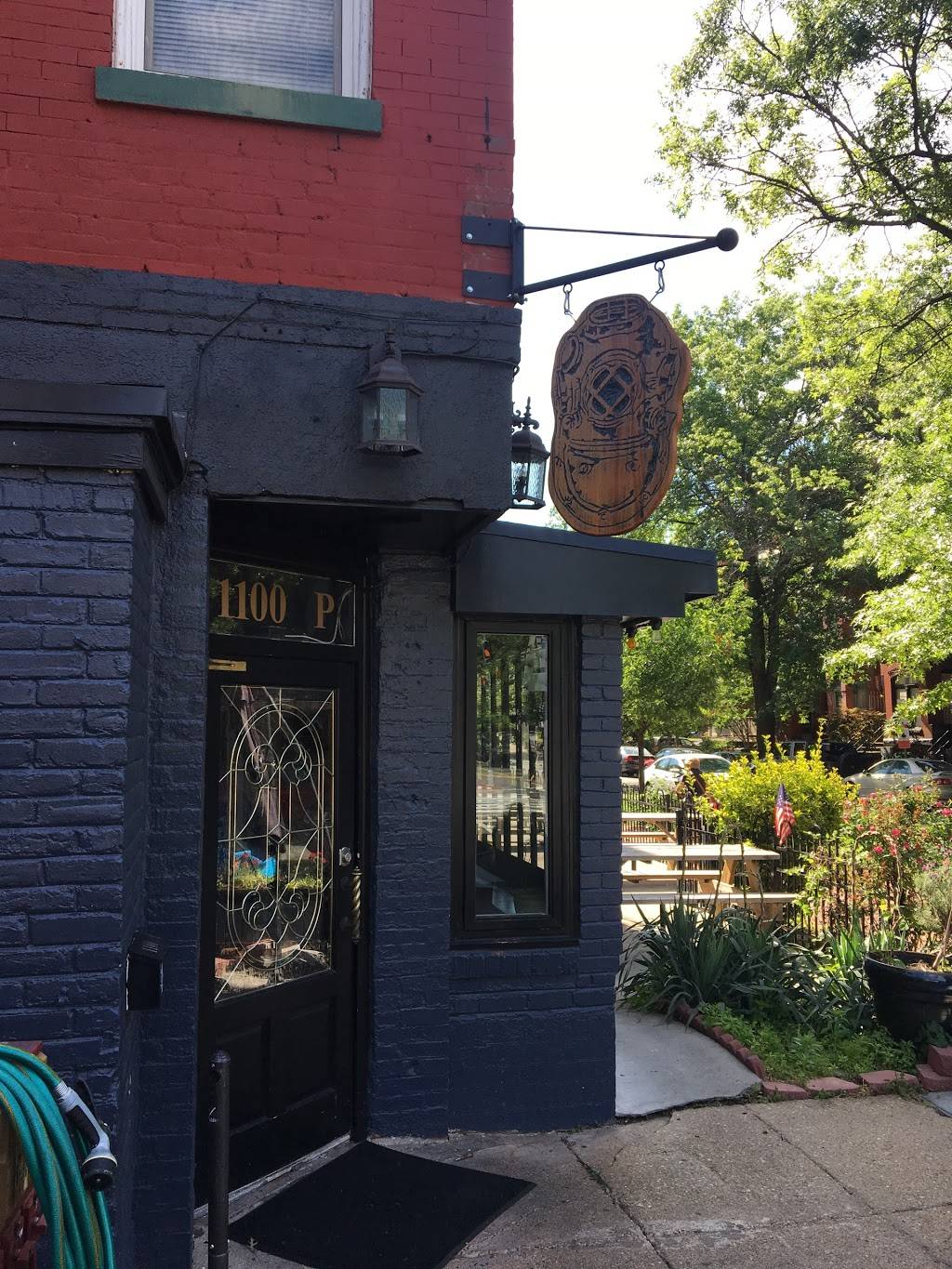 The Commodore Public House & Kitchen | restaurant | 1100 P St NW, Washington, DC 20005, USA | 2022346870 OR +1 202-234-6870