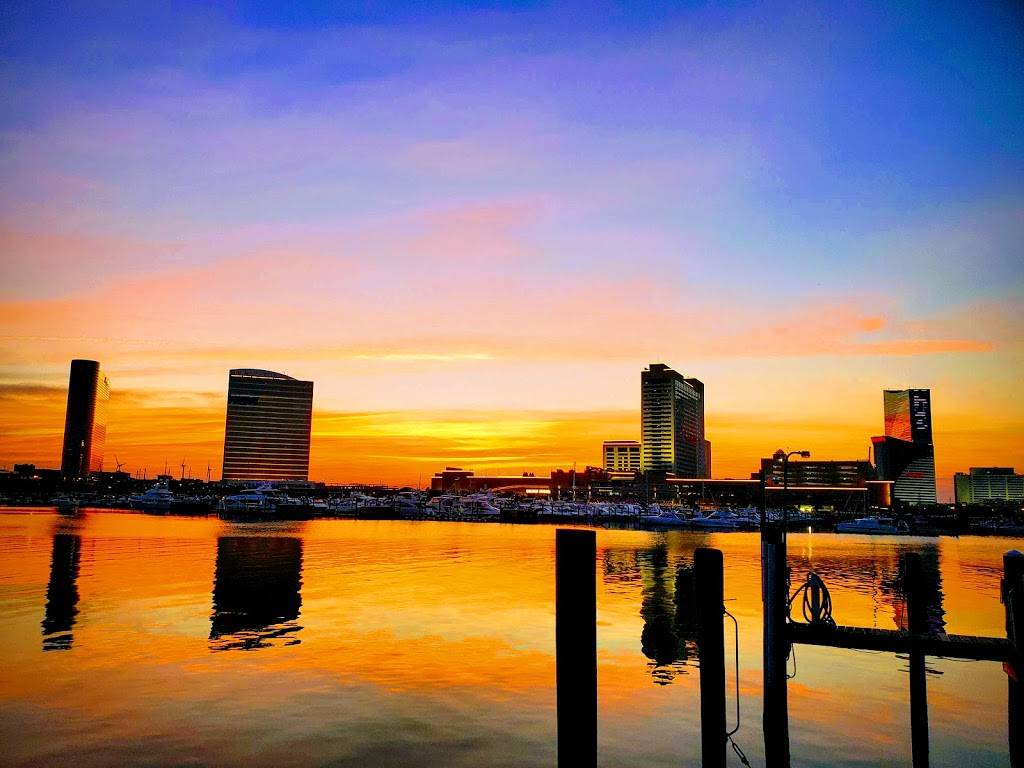 Sirens Bar and Grill | restaurant | 447 Carson Ave, Atlantic City, NJ 08401, USA | 6096748406 OR +1 609-674-8406