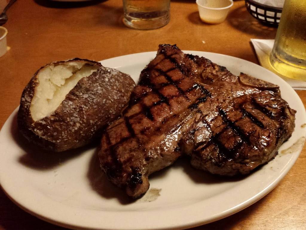 Texas Roadhouse | restaurant | 925 N Belt Hwy, St Joseph, MO 64506, USA | 8166762333 OR +1 816-676-2333