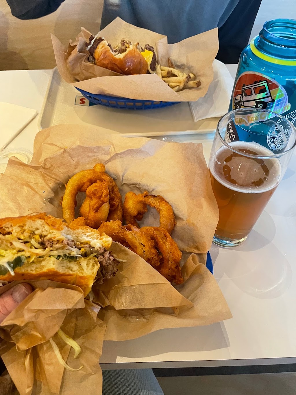 Blue Eyes Burgers & Fries | restaurant | 706 NE Greenwood Ave Ste. 100, Bend, OR 97701, USA | 5412874377 OR +1 541-287-4377