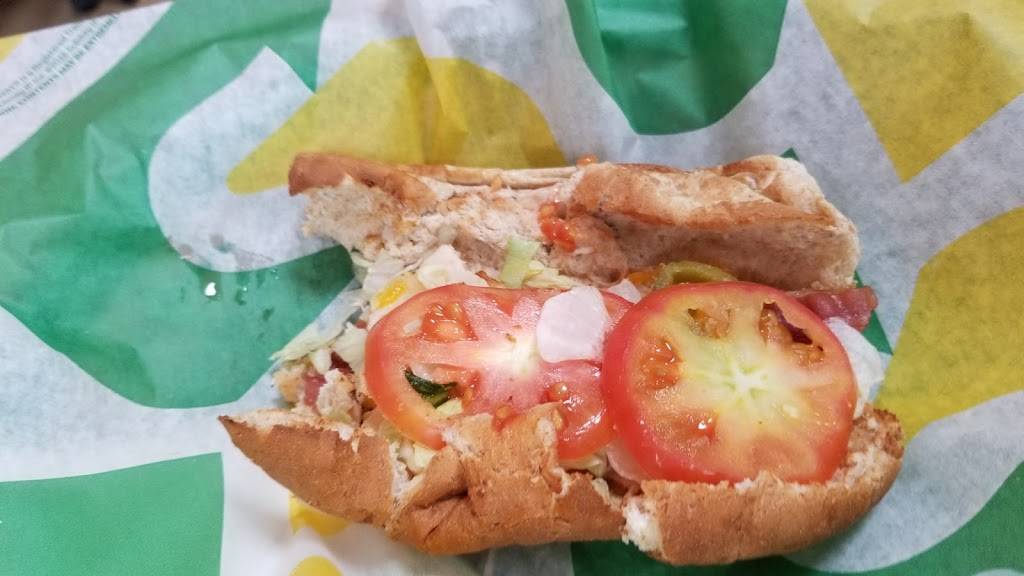 Subway Restaurants | restaurant | 700 Town and Country Blvd #2420, Houston, TX 77024, USA | 7134652211 OR +1 713-465-2211