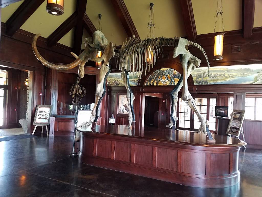 Arnies Barn | restaurant | 150 Top of the Rock Rd, Ridgedale, MO 65739, USA | 8002256343 OR +1 800-225-6343