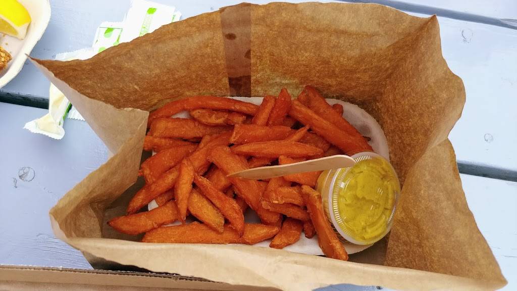 Mars Cosmic Fries | restaurant | 5 Lakeshore Blvd N, Sauble Beach, ON N0H 2G0, Canada | 5194223000 OR +1 519-422-3000